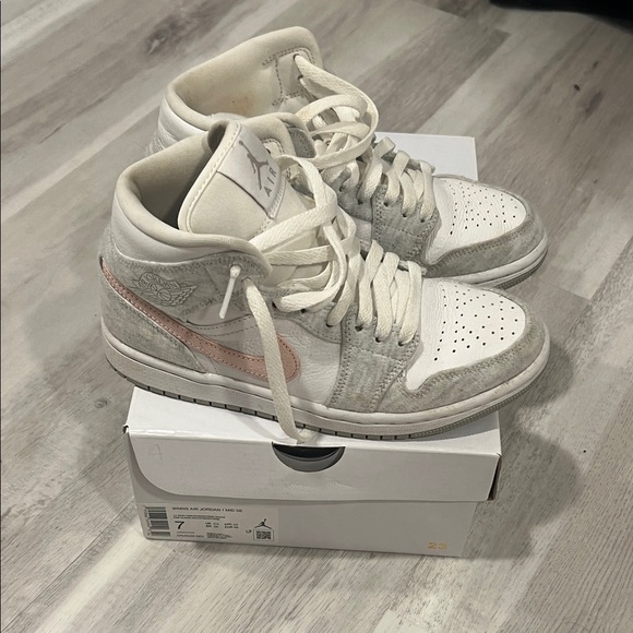 Nike Air Jordan Women's High-Top Sneakers - White/ Pink/ gray - size 7 - Picture 1 of 6